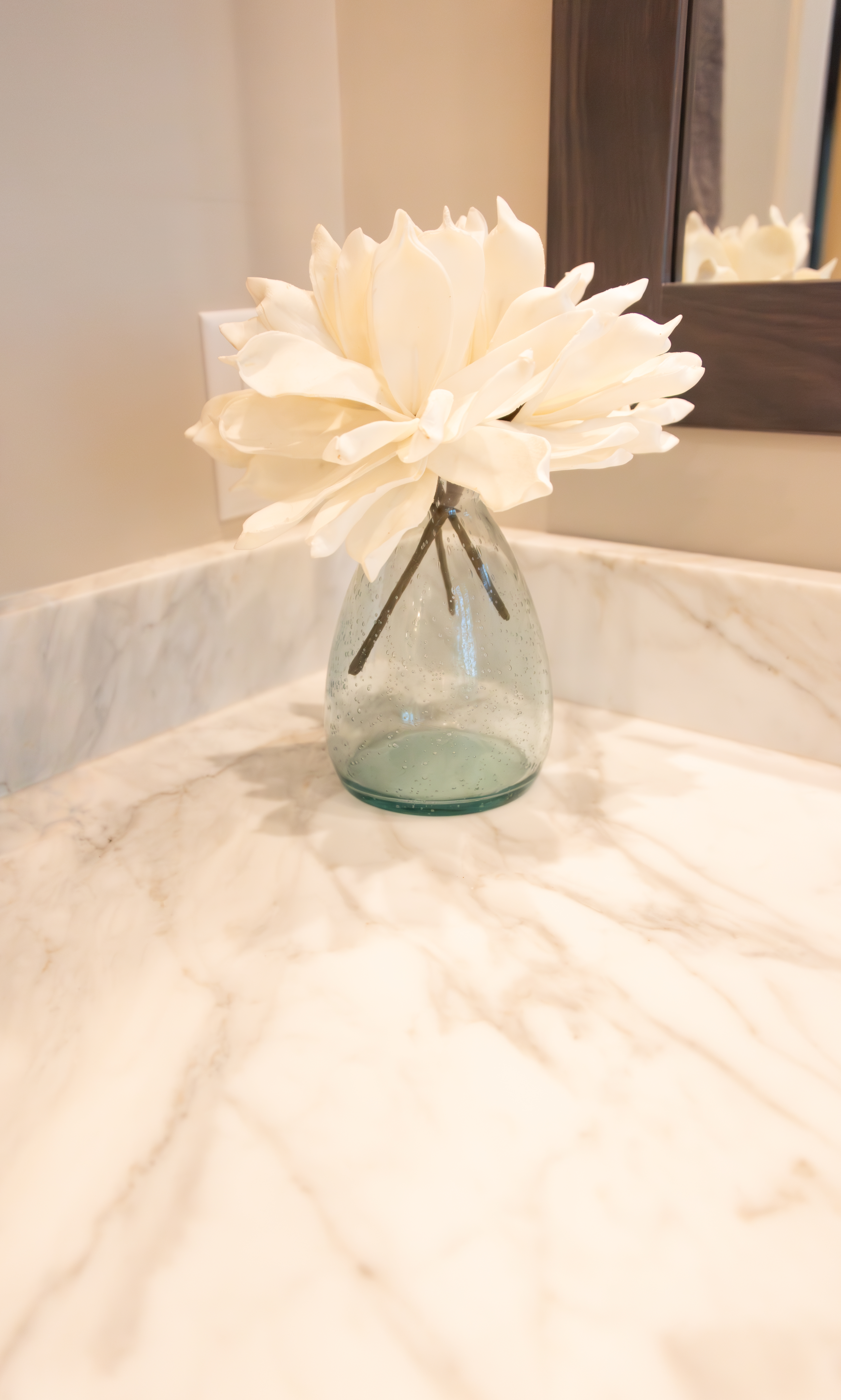 Cultured marble countertop detail