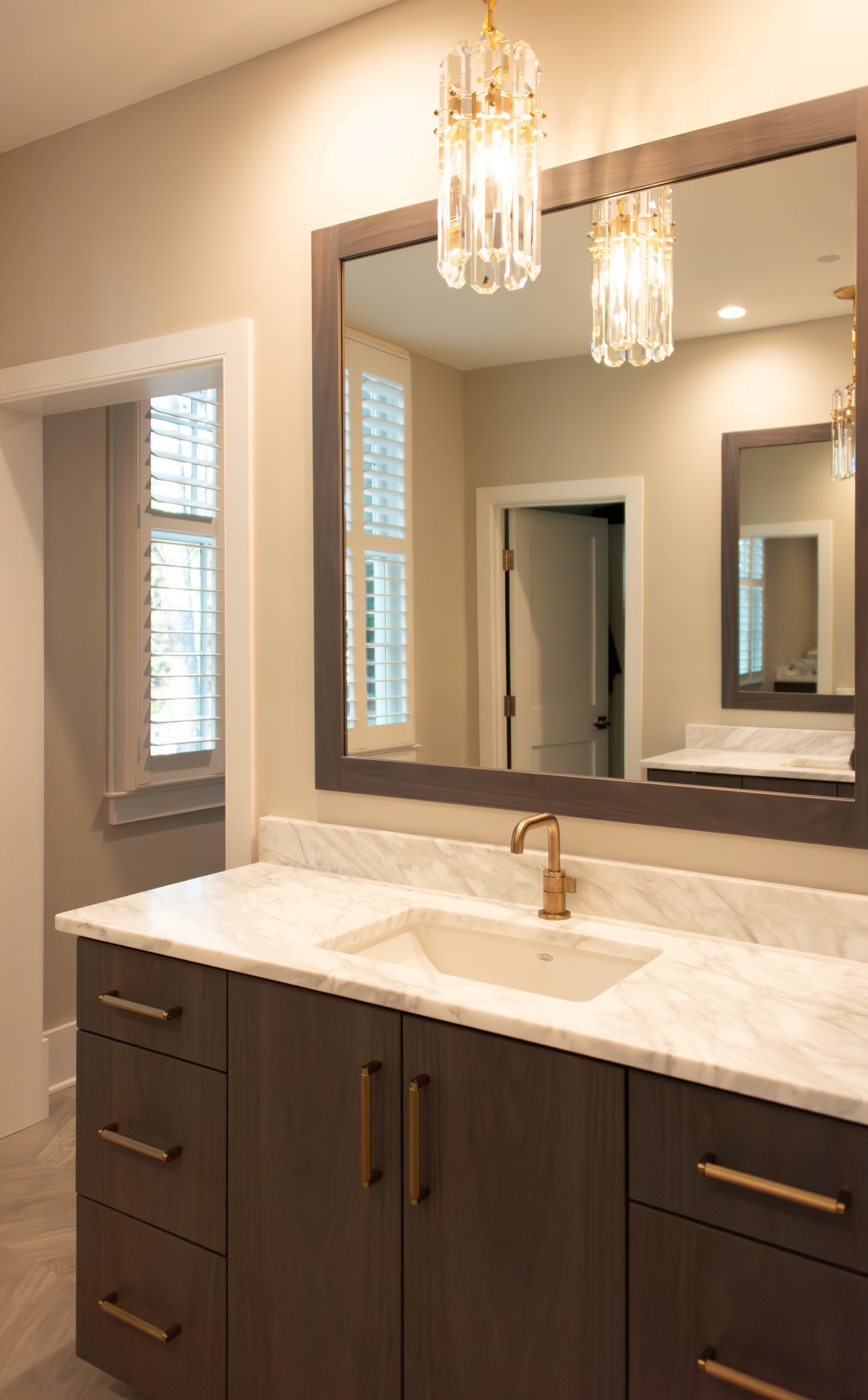 Cultured marble vanity detail
